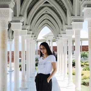 Meet your Posher, Nia